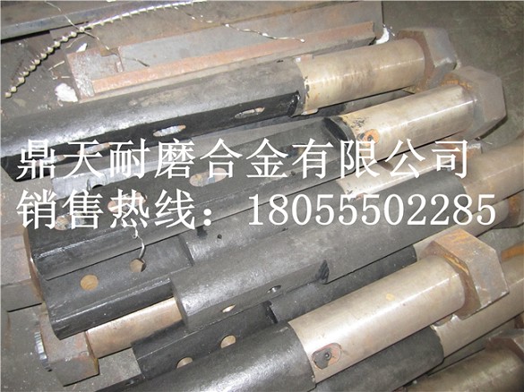 南方路機(jī)1500水泥攪拌機(jī)端襯板、南方路機(jī)側(cè)拌葉、攪拌臂銷售處